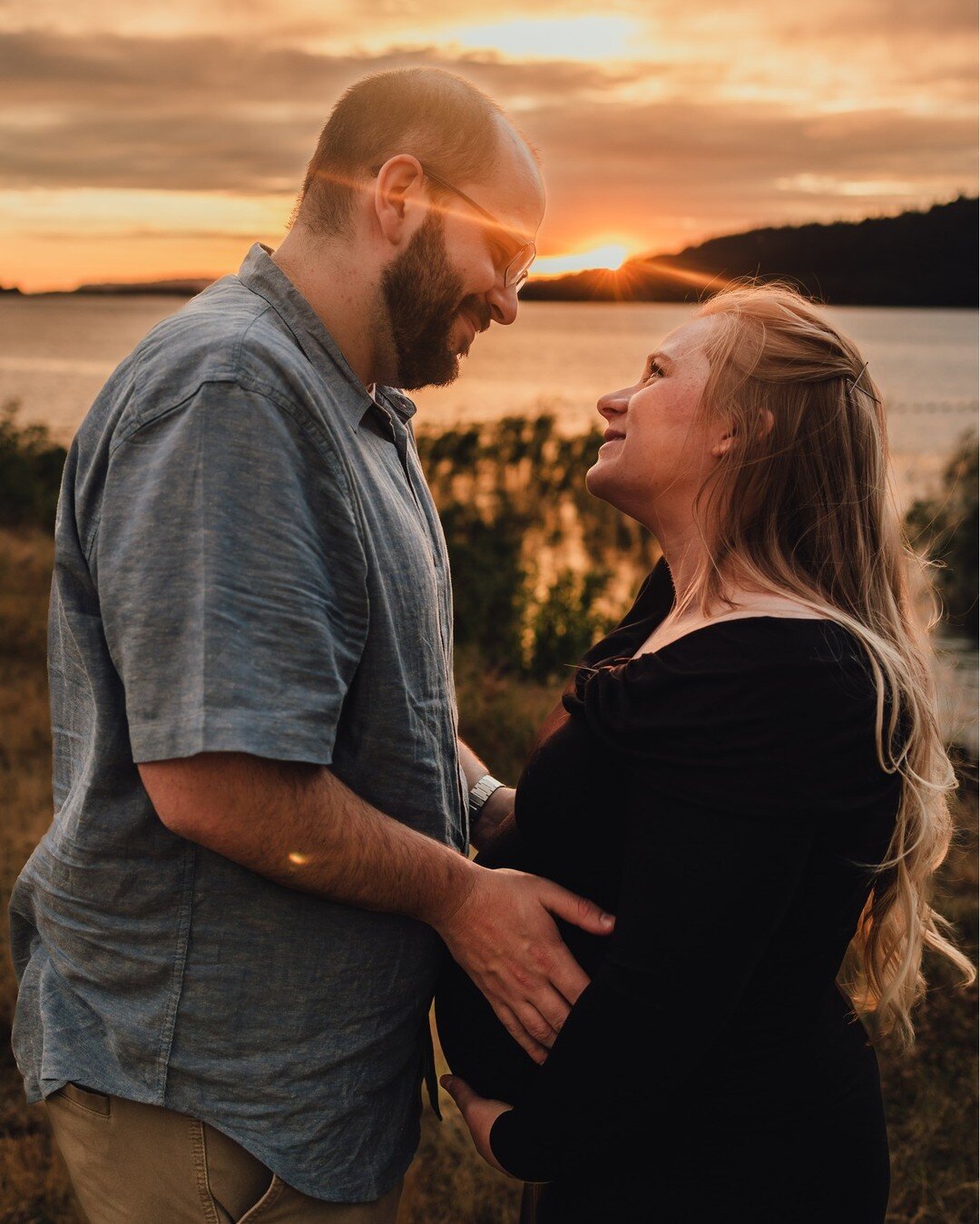 I don't know what I did to get TWO stunning sunset maternity photoshoots back to back, buuut.... 🤩

#pnwphotographer #pnwcreative #localvancouver #maternity #maternityphotoshoot #couplesgoals #couplesphotography #columbiarivergorge