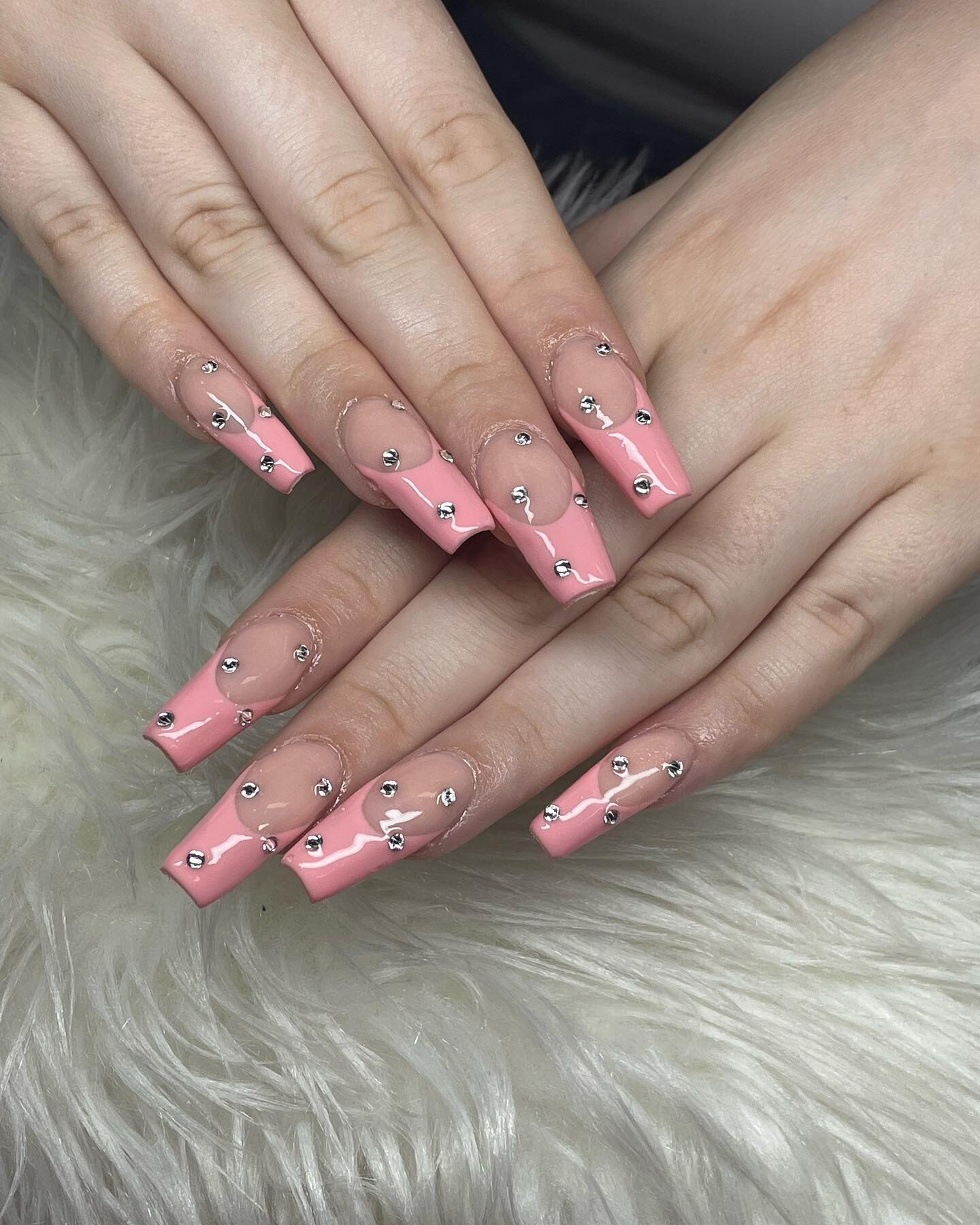 Pink Diamonds 💓

Acrylic Set done by @snatchersbyshay 

-Come in to get Snatched ❣️
📍 862 Nostrand Ave 
www.Pickacolorstudio.com
(917)740-1150 

#longnails #coffinnails #frenchtipnails #swarovski #pickacolorbk