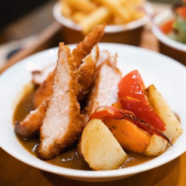 🍛Come and try our Curry Magic at Mr Curry Mt Ommaney. Experience the mouthwatering world of Japanese curry! Picture fragrant rice soaked in rich curry, paired with crispy chicken katsu, tender beef brisket, or vegetarian delights like fried pumpkin,