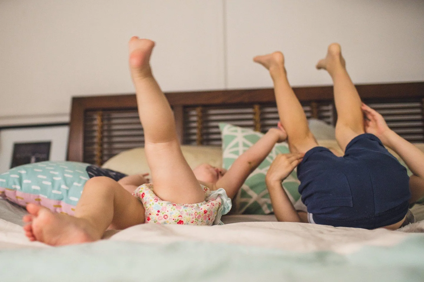 Why do I love the documentary approach for family photography? Because life doesn&rsquo;t happen in perfectly posed moments.⁠
It happens in the quiet ones, the chaotic ones, the in-between ones.⁠
Documentary style family photography is about capturin