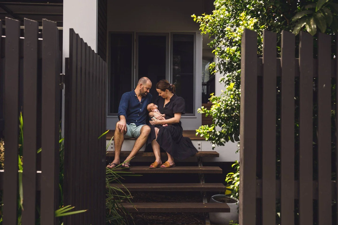Mother&rsquo;s Day Front Step Portraits open to everyone this Friday &mdash; but a few spots have already been taken.⁠
There are now 6 sessions remaining.⁠
Email subscribers have early access to booking, so if you want to grab your session then its a