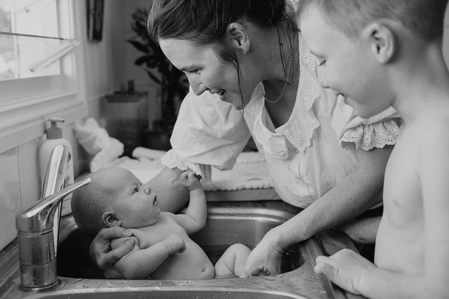 I truly believe it's little moments like these deserve to be captured! ⁠
⁠
Life moves so fast, we're all so busy. But when we slow down a little and take a breath - it&rsquo;s the simple, everyday joys that make it all worthwhile. ⁠
⁠
#jessmarksphoto