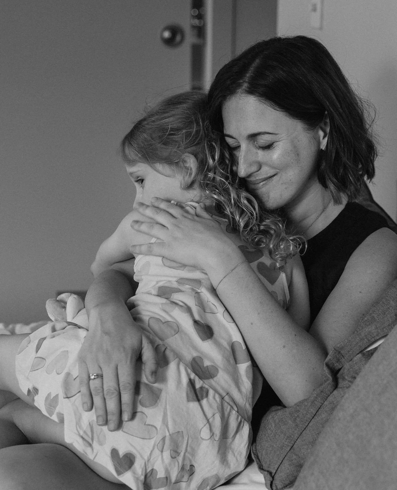 The life of a Mum: The hugs, the juggle, the chasing, the helping, the cheering on, the 'maybe don't eat a raw sweet potato'⁠
⁠
⁠
⁠
⁠
#brisbanephotographer #brisbanefamilyphotographer #jessmarksphotography