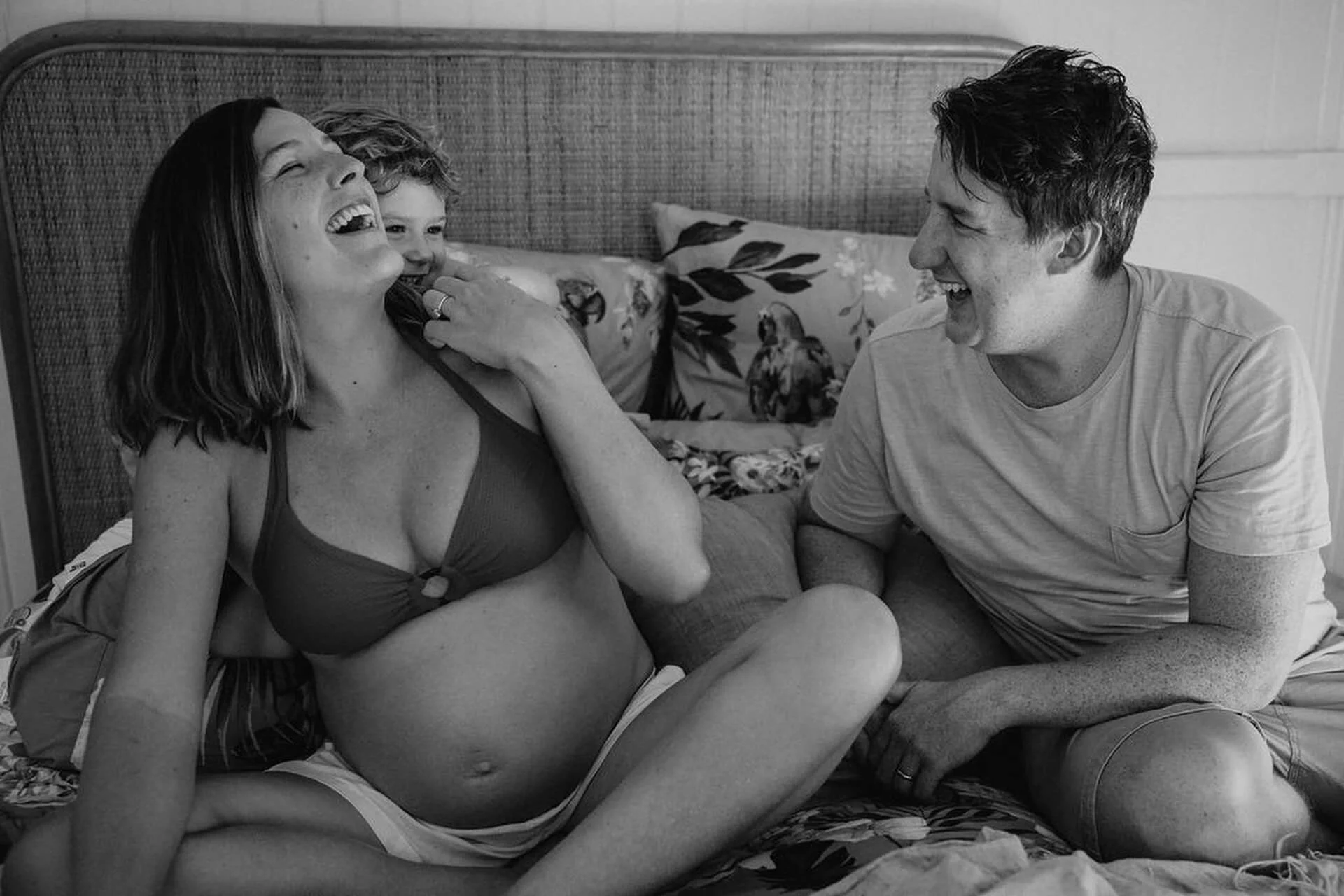 Maternity photo with toddler in Brisbane