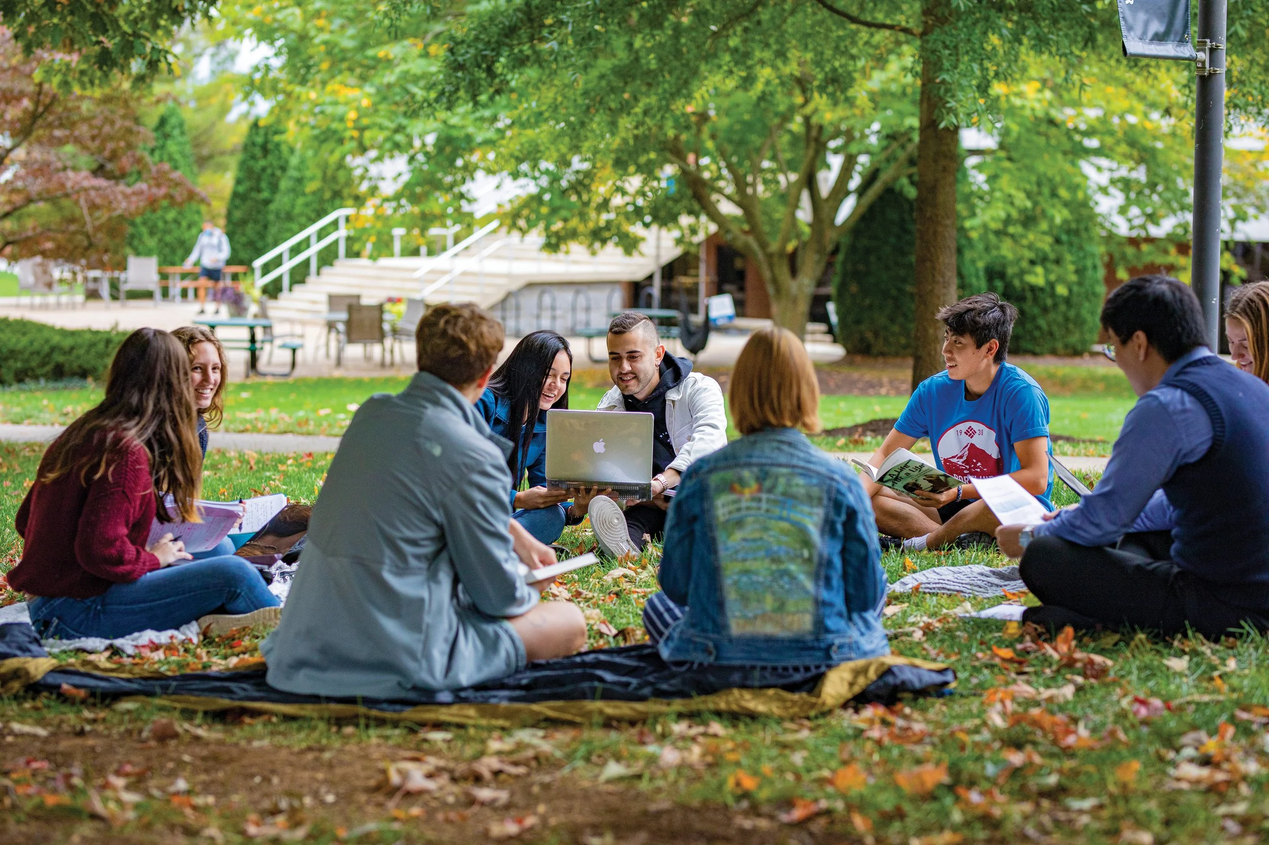 20211028 Students fall campus_JMS-158.jpg