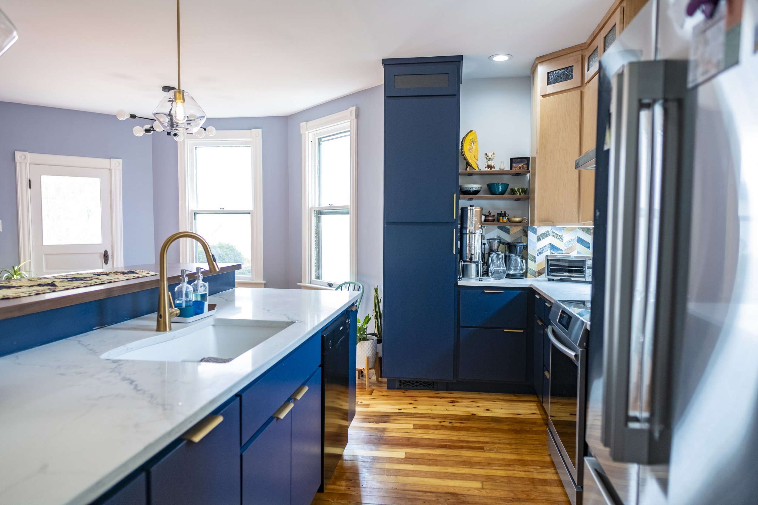Dark blue cabinetry complemented the backsplash tile selection. A light blue was selected for the rest of the room to keep things bright and airy. 