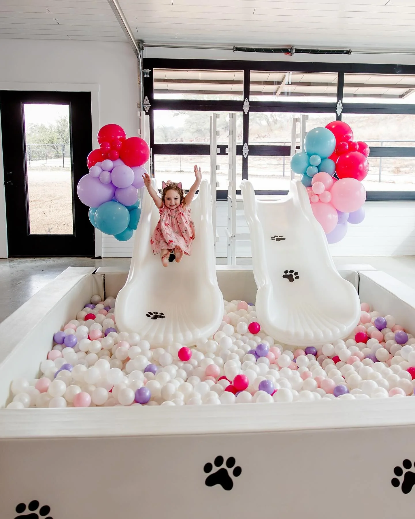 The PAW-ty of your dreams is always PAW-sible with @upscalesocial_ by your side! Happy birthday sweet girl. 🐶🐾💕
Always such a blast photographing such special moments in time!