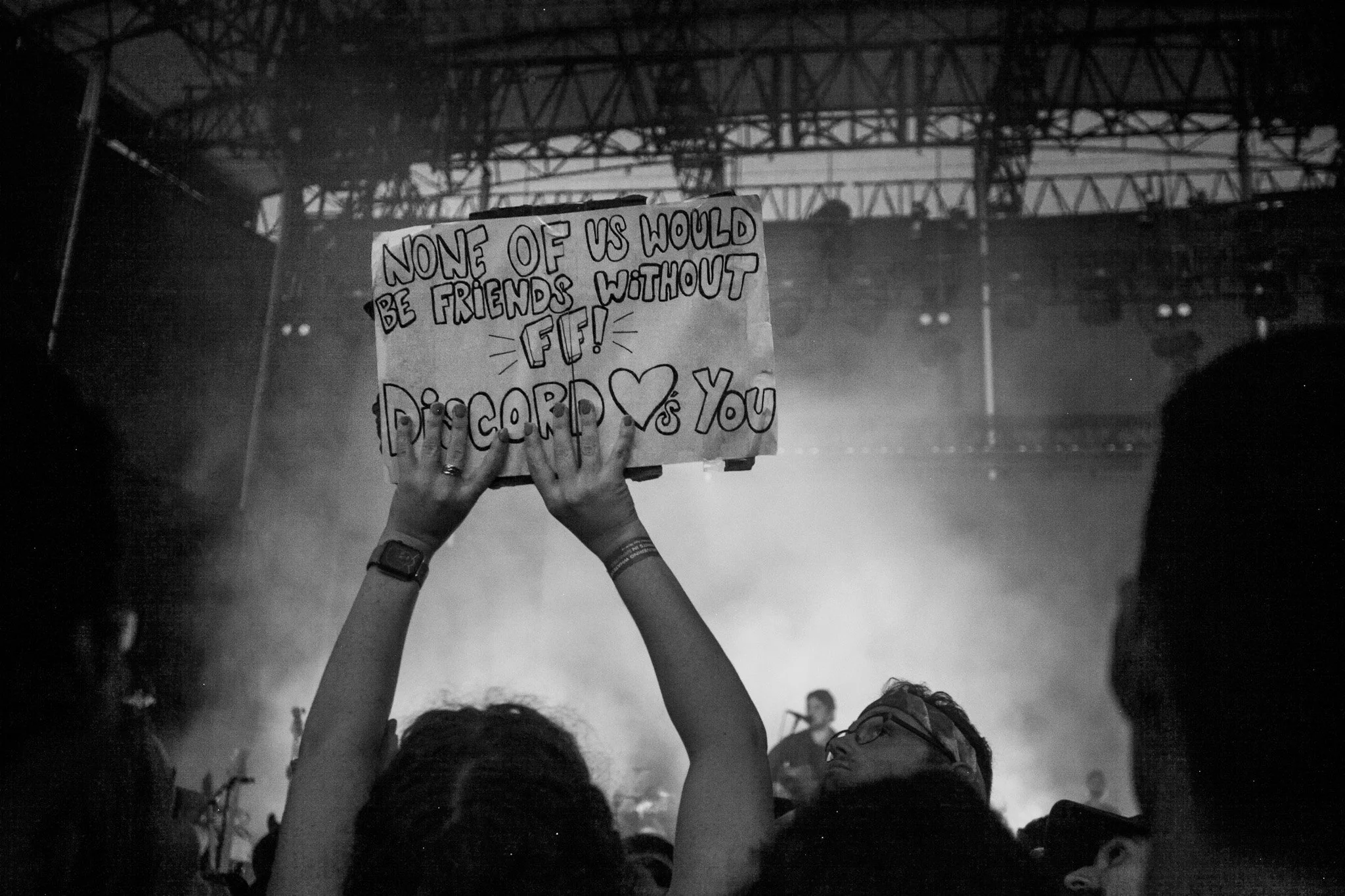 Fleet Foxes Forest Hills Stadium 2022 Maggie V. Miles August 13th 2022 Fan holding up sign black and white