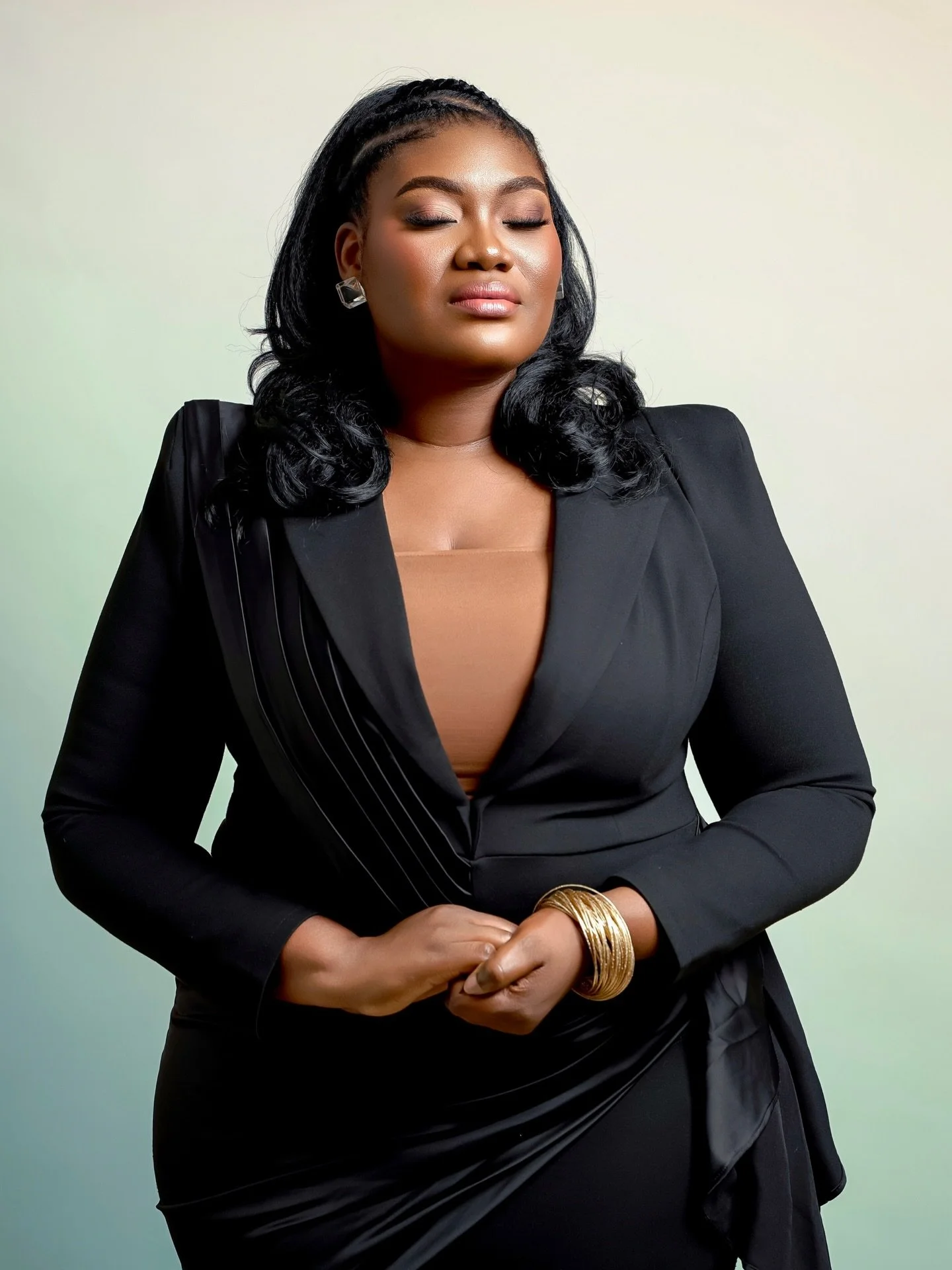 Look who stepped in front of the Camera! 📸 🥳

Happy Birthday to our Founder &amp; Creative Director @eventphotogirl 

💄 @gfaydesigns 
Accessories ✨ @shopkhoi 
Styling 👗 @nana_essi_anaaf 
Retouching ✨ @epgstudios