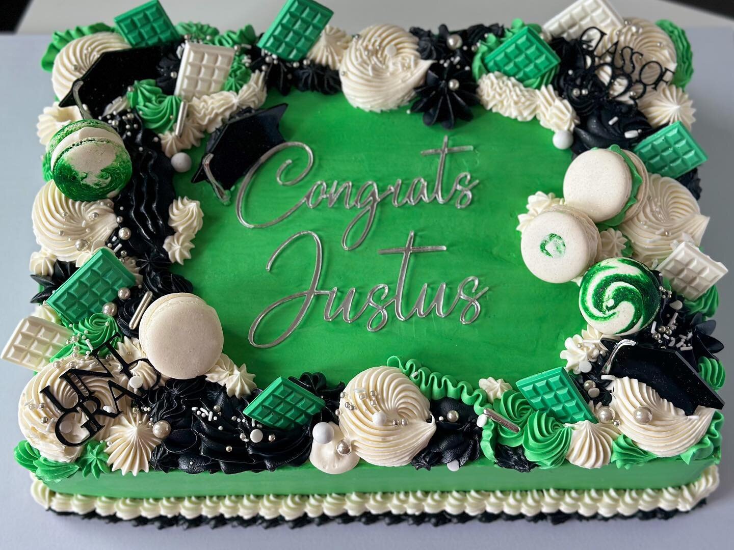 Congrats Justus 🎓
.
Half vanilla and chocolate sheet cake covered in our delicious Swiss buttercream adorned with handmade Italian macarons and luxury chocolate.
.
Grad season is here - our sheet cakes are the perfect table centerpiece for your 2023