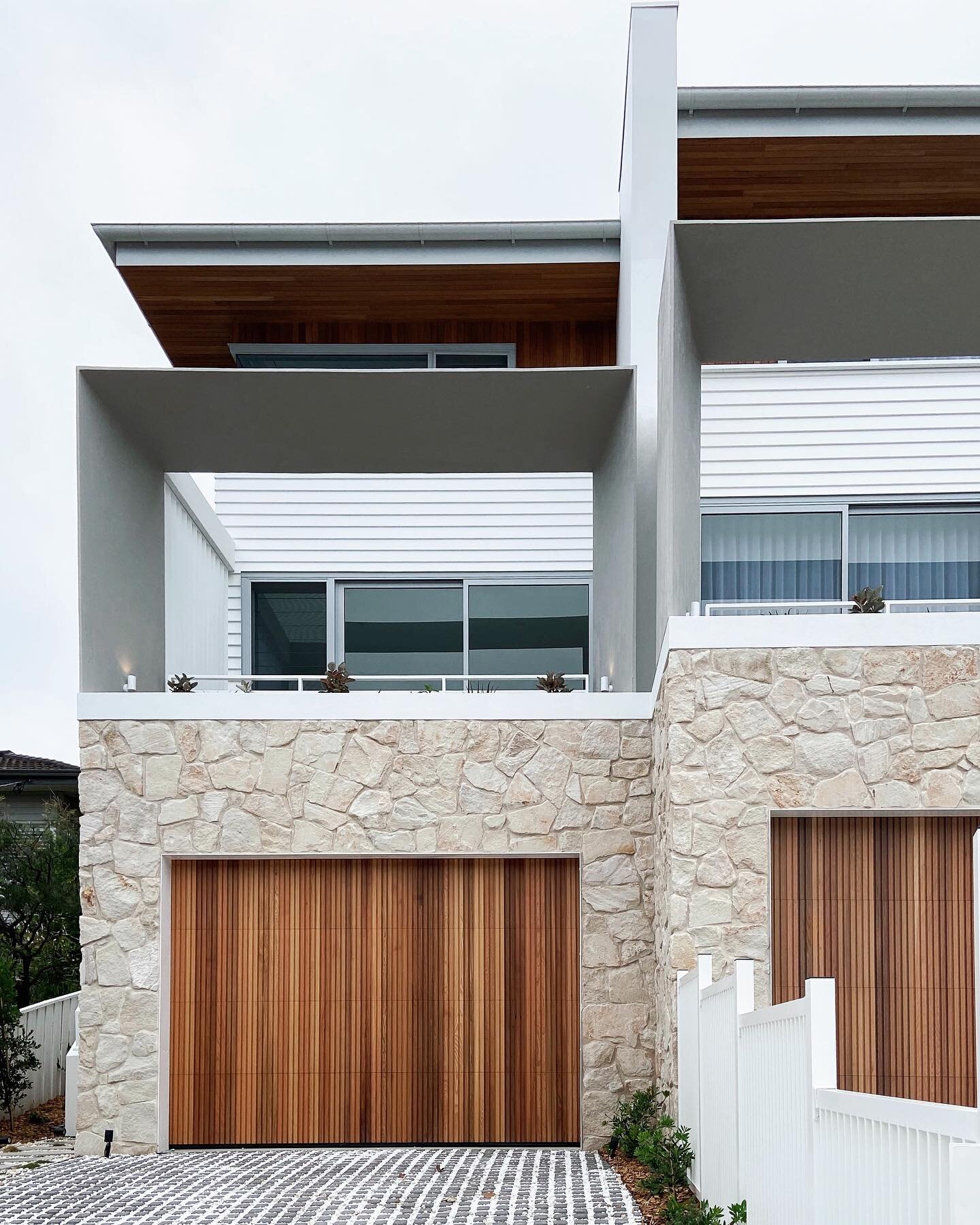 Townhouse project, Griffiths St, Fairlight. Great project by @bronstonproperty and on the market by @bellepropertymanly #watershedarchitects #northernbeachesarchitecture