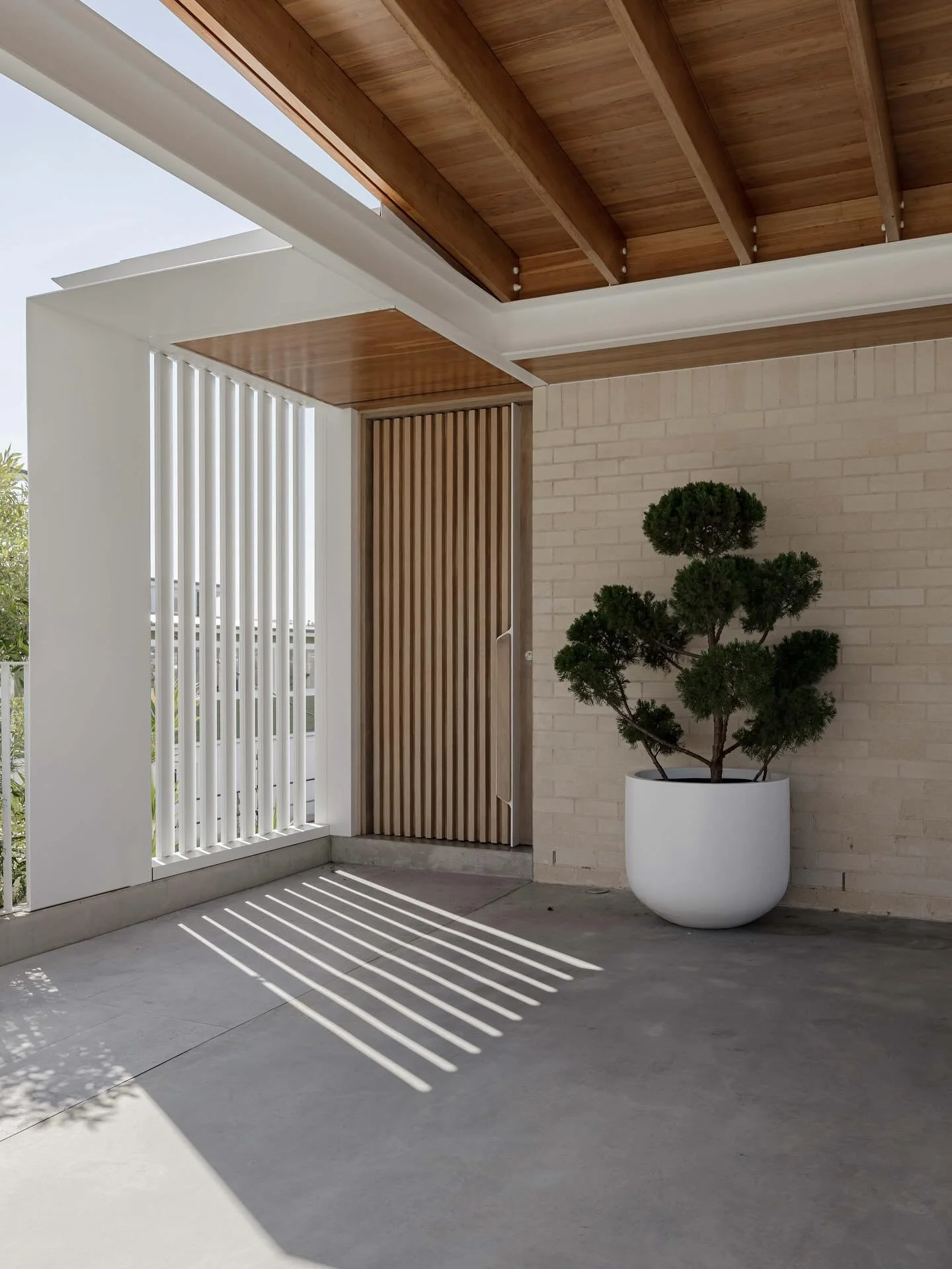 New photos of our Curl Curl project by @cegstudio This home is currently for sale through @bellepropertynorthernbeaches Builder: @lawsonandlovell #watershedarchitects