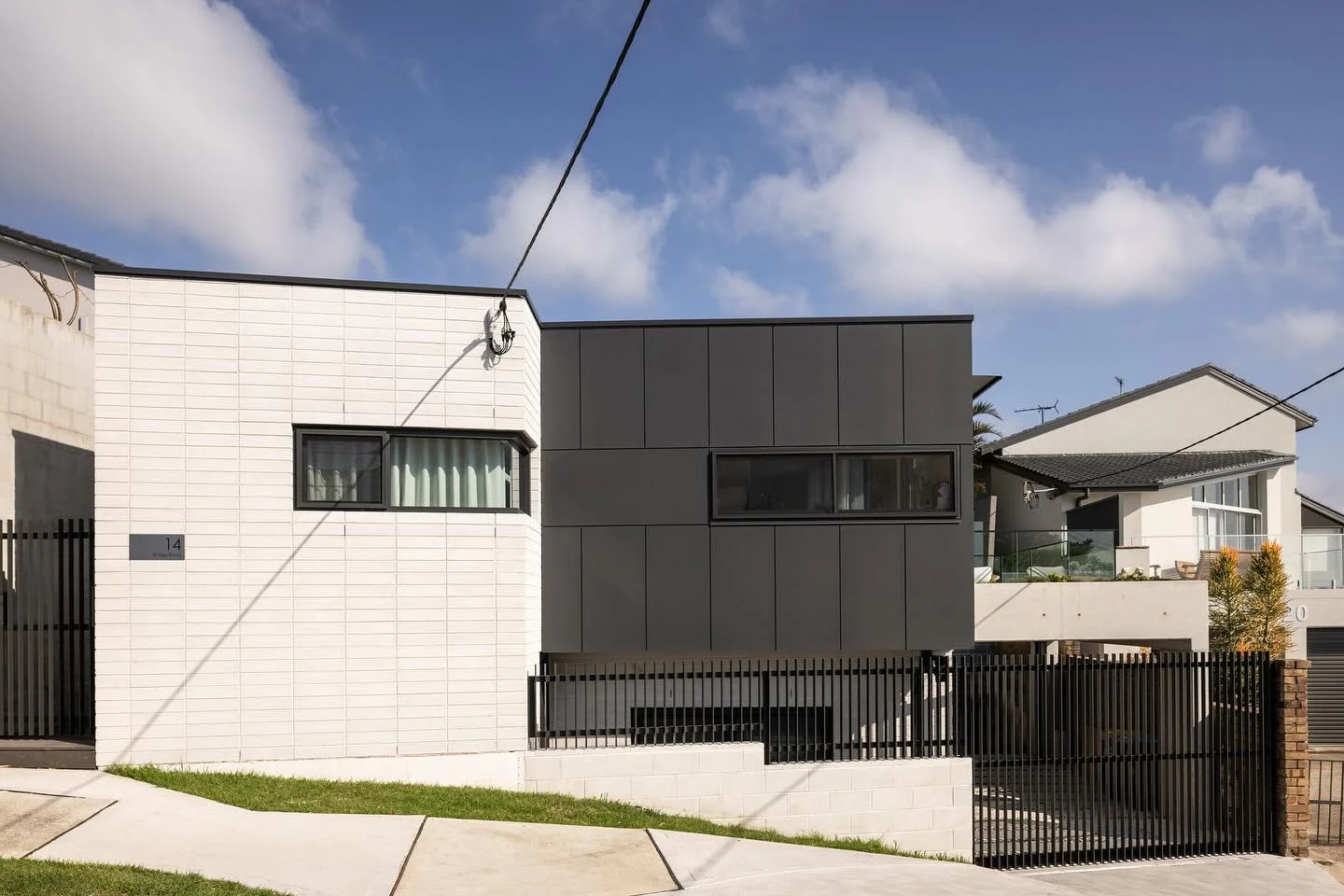 Queenscliff 09 new addition to the website. A 3 bedroom home with two living spaces and stunning views over Freshwater Beach has been designed to fit on a compact 138sqm site. Great job by @urban_impact builders. Photography by @simonwhitbreadphoto