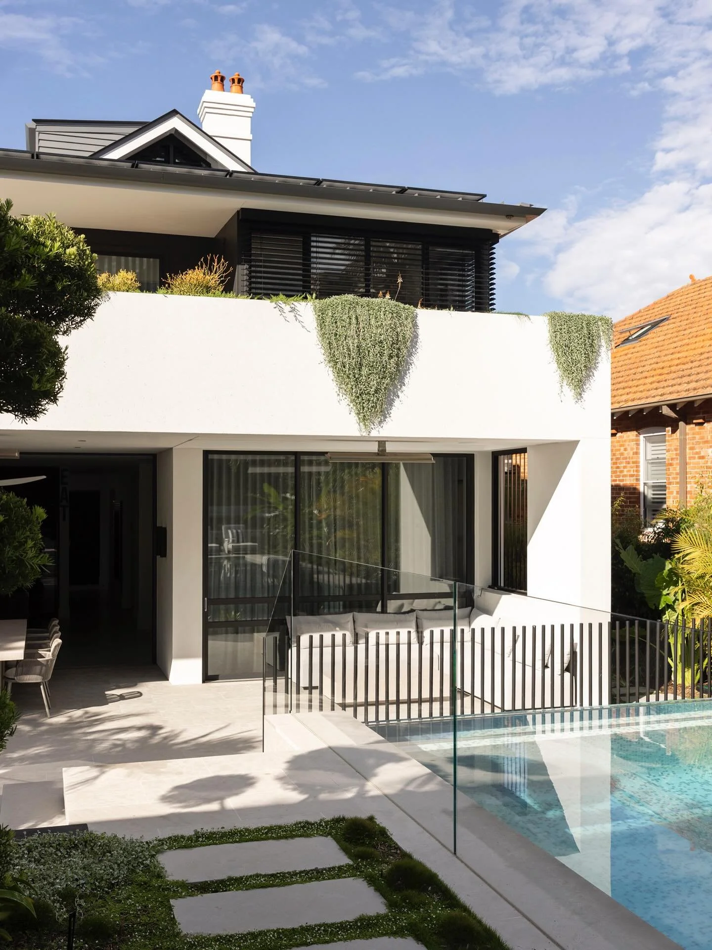 No ordinary backyard here. Swimming pool, spa, fully equipped gym, bbq, pizza and places to lounge. And then there&rsquo;s the landscaping, stunning result by Bill Ingle and the team at Potager 💫 Brilliant building work by @donerite_constructions an