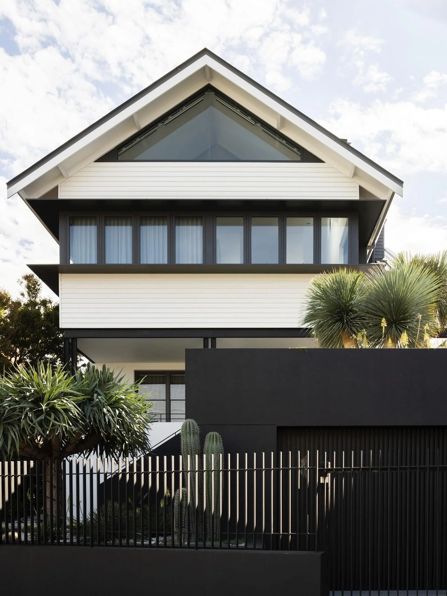 Fairlight 06 now live on our website.  Builder: @donerite_constructions  Photography: @simonwhitbreadphoto  #watershedarchitects