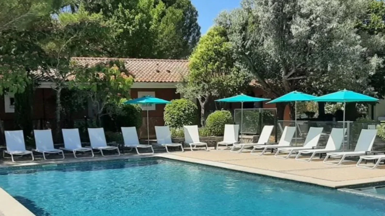 HÔTEL LUBERON