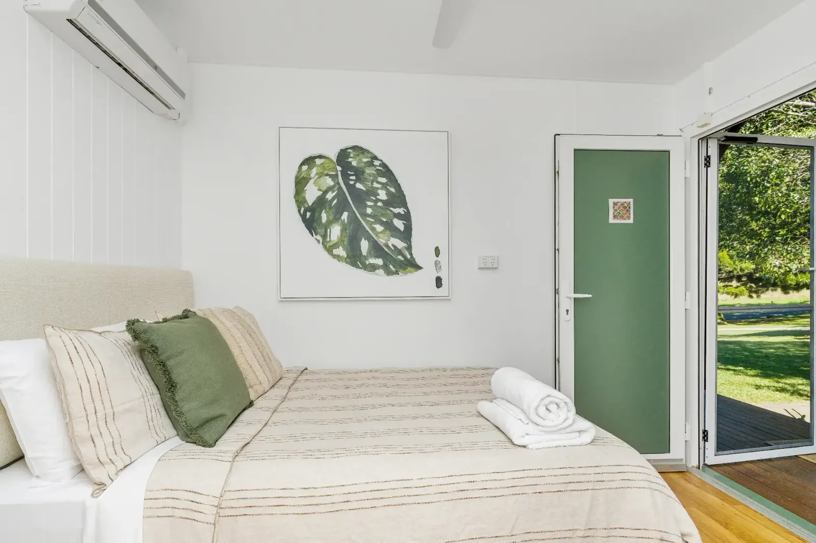 slow-life-room-double-ensuite-1600-D2aG_YHx.webp