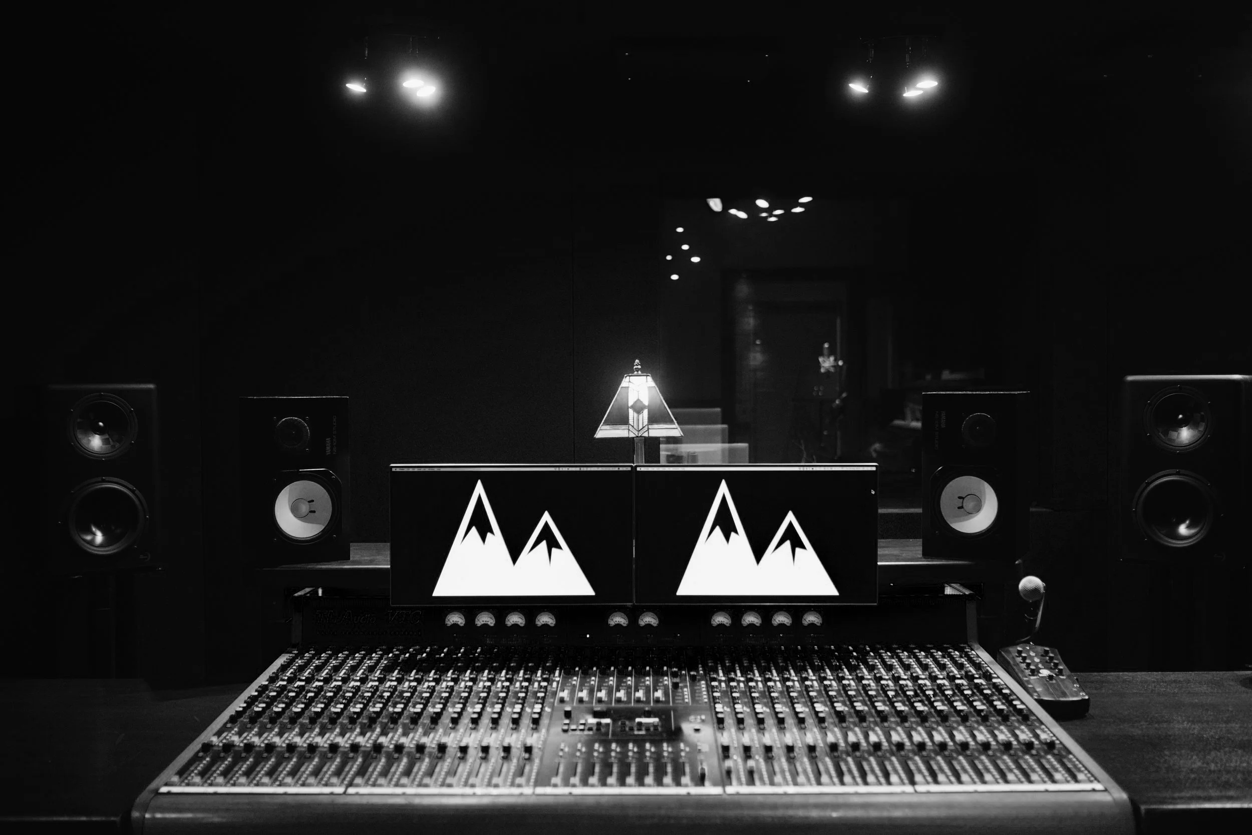 The Benefits of Recording with a Professional Recording Studio