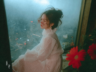 u6365425569_cinematic_still_from_a_dreamy_coming-of-age_film__836fd71b-b791-4e92-ba96-b14b8c6992ea_0.gif