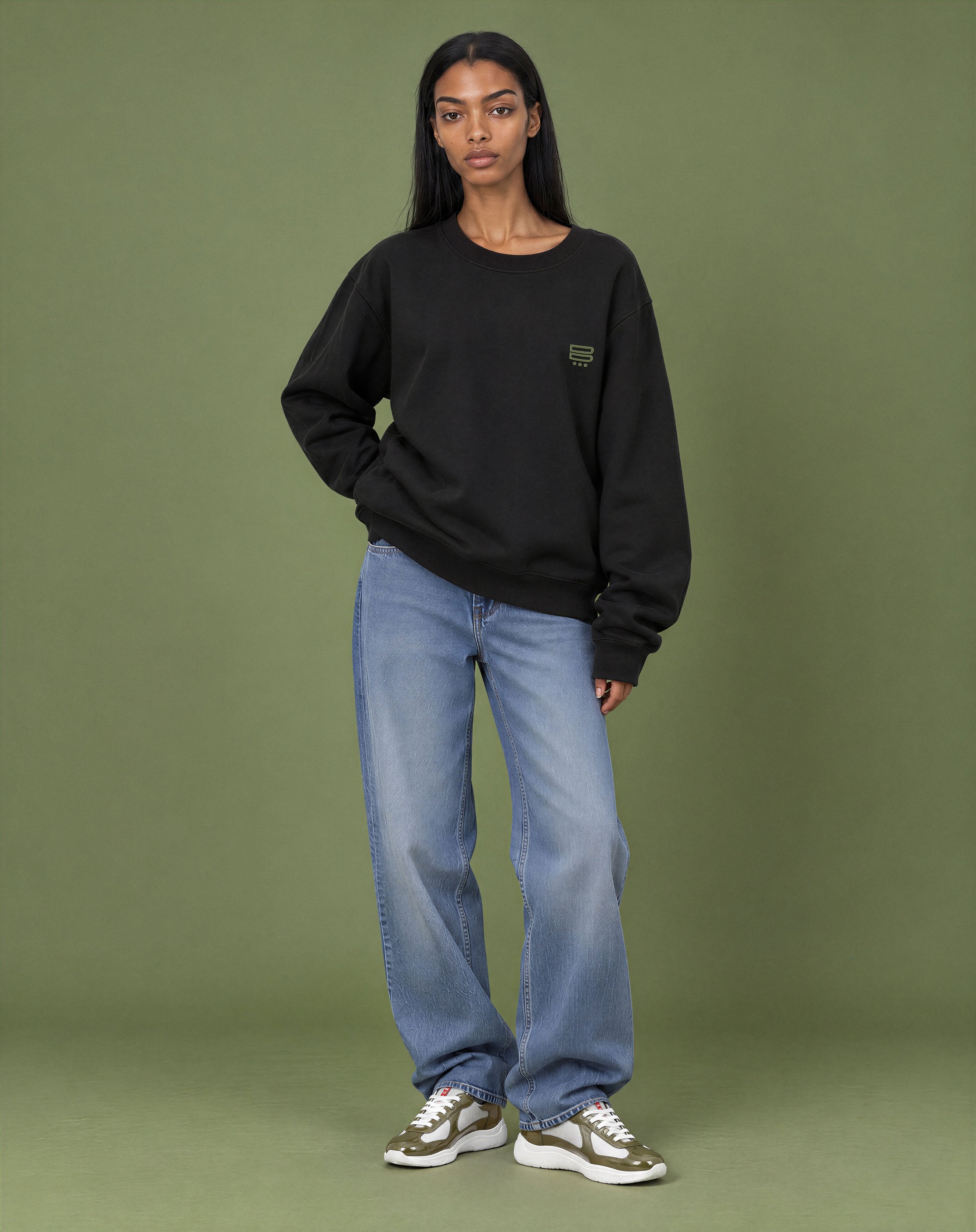 BMM-BLK-CRW-SUBMRK-MODEL-1.jpg