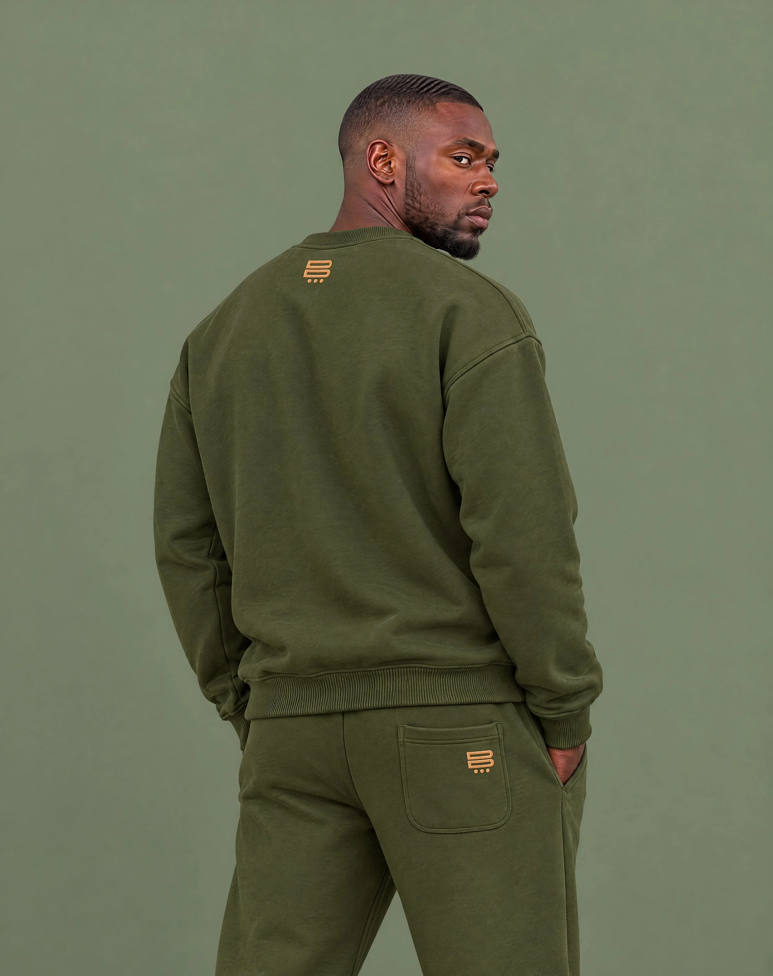 BMM-CREW-BCK-MODEL.jpg