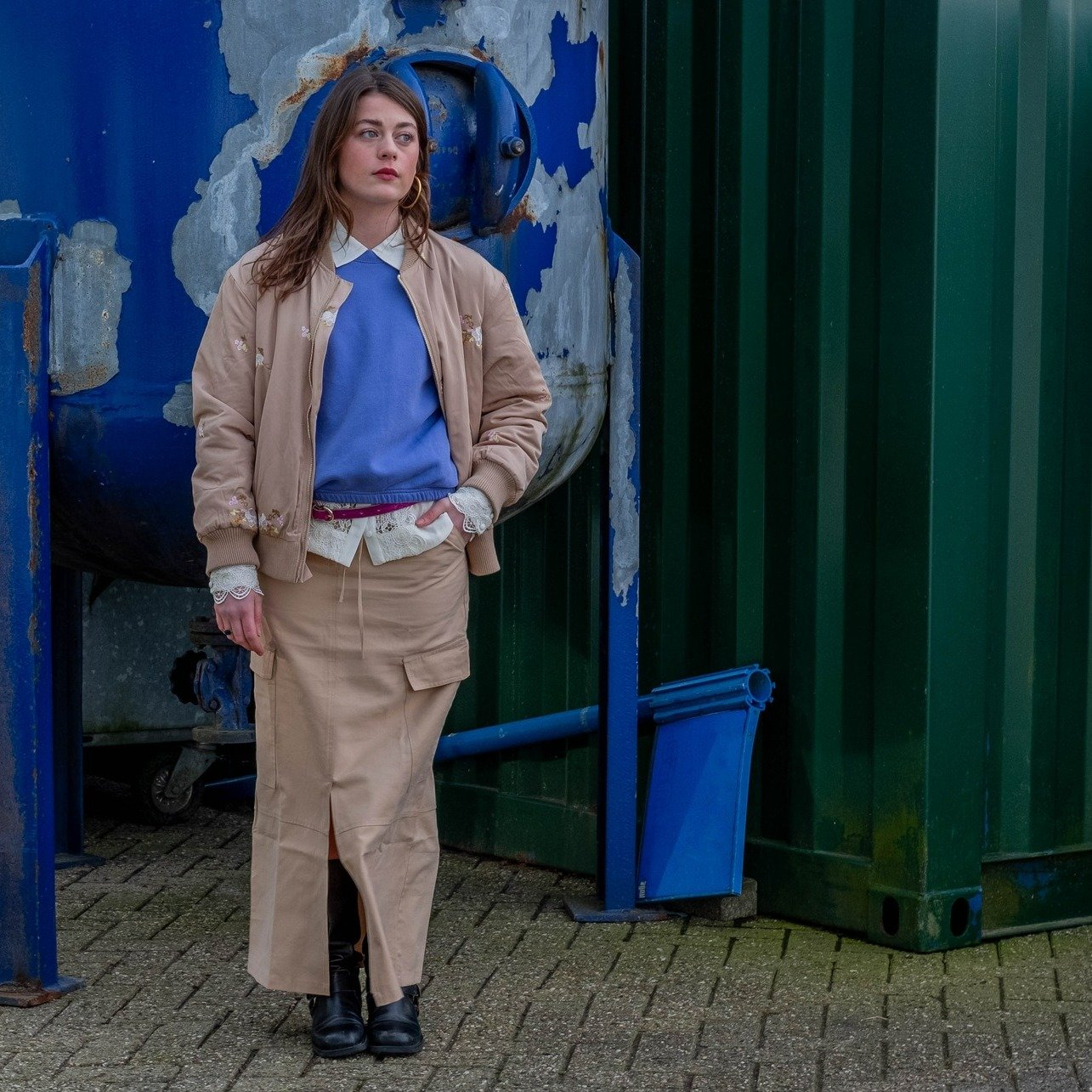 Trend alert!📣 Layered look 

April doet wat 'ie wil is het gezegde, zo ook in de wisselende temperaturen. Een voorjaarslook met verschillende lagen is om deze reden de perfecte oplossing. Else combineert een cargorok met verschillende laagjes voor d