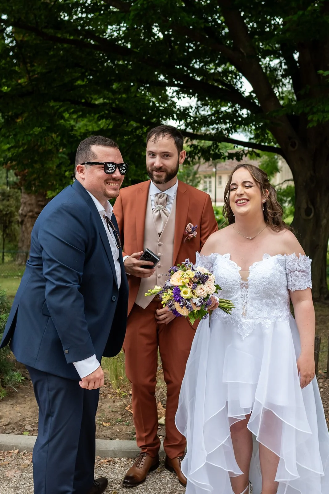 fou rire mariés et témoin.jpg