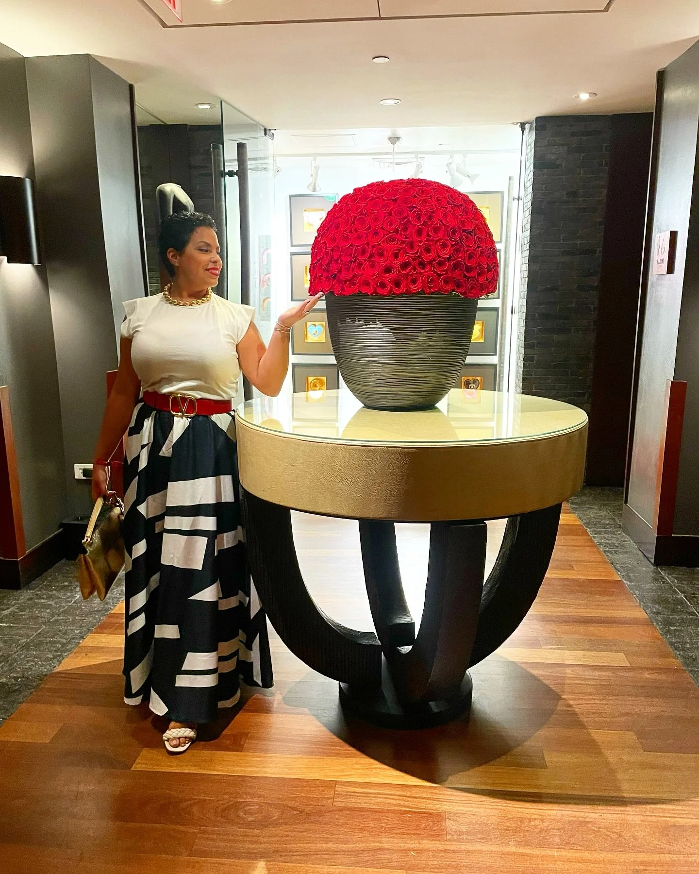 Always stop to smell the roses 🌹 #roses #miamibeach #setaimiami #tgif #interiordesign