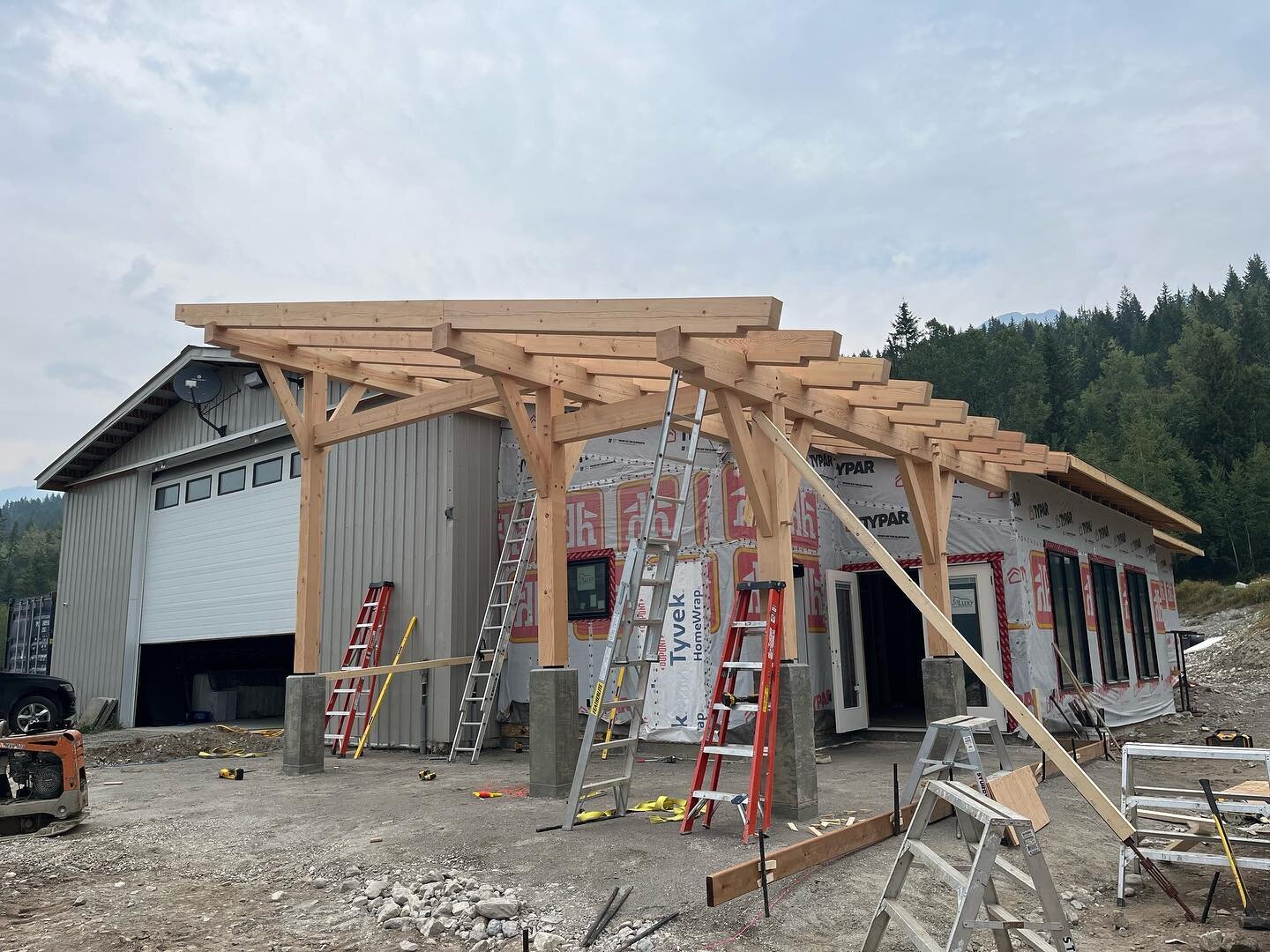 Summer has disappeared but getting @huberthaustimberframes frame stood and closed in for subs.  Where has the summer gone?  #kickinghorsemtn #goldenbc #kootenayrockies #timberframe #carpentry