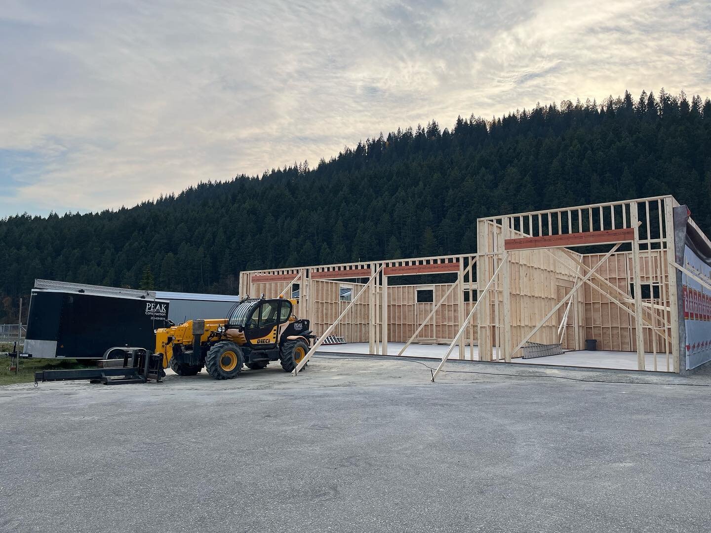 Always nice to see projects start to take shape!  @golden.search.and.rescue  #goldenbc #kickinghorsemtn #kootenayrockies #carpentry #shopgoals