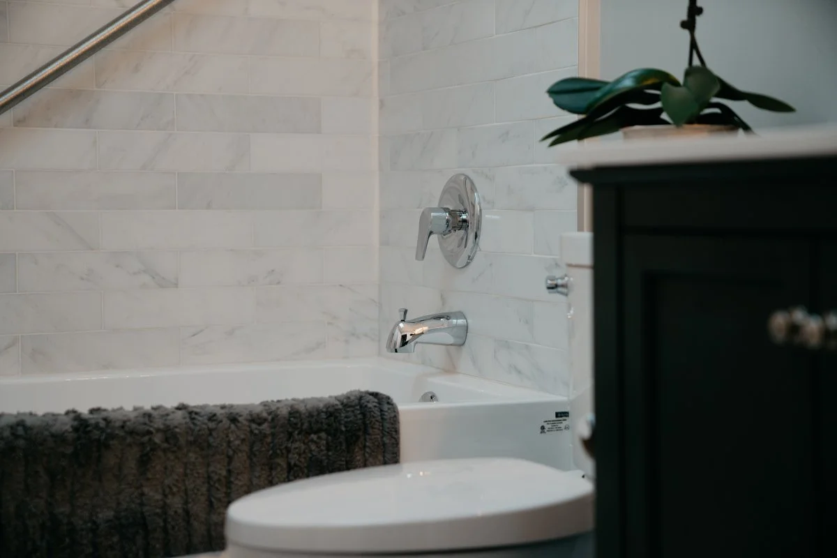 1514 Fir Crescent - Bathroom - Web-4.jpg