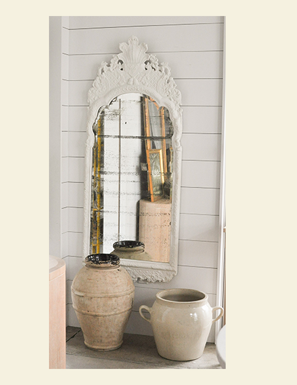 Queen-Anne-Mirror.png