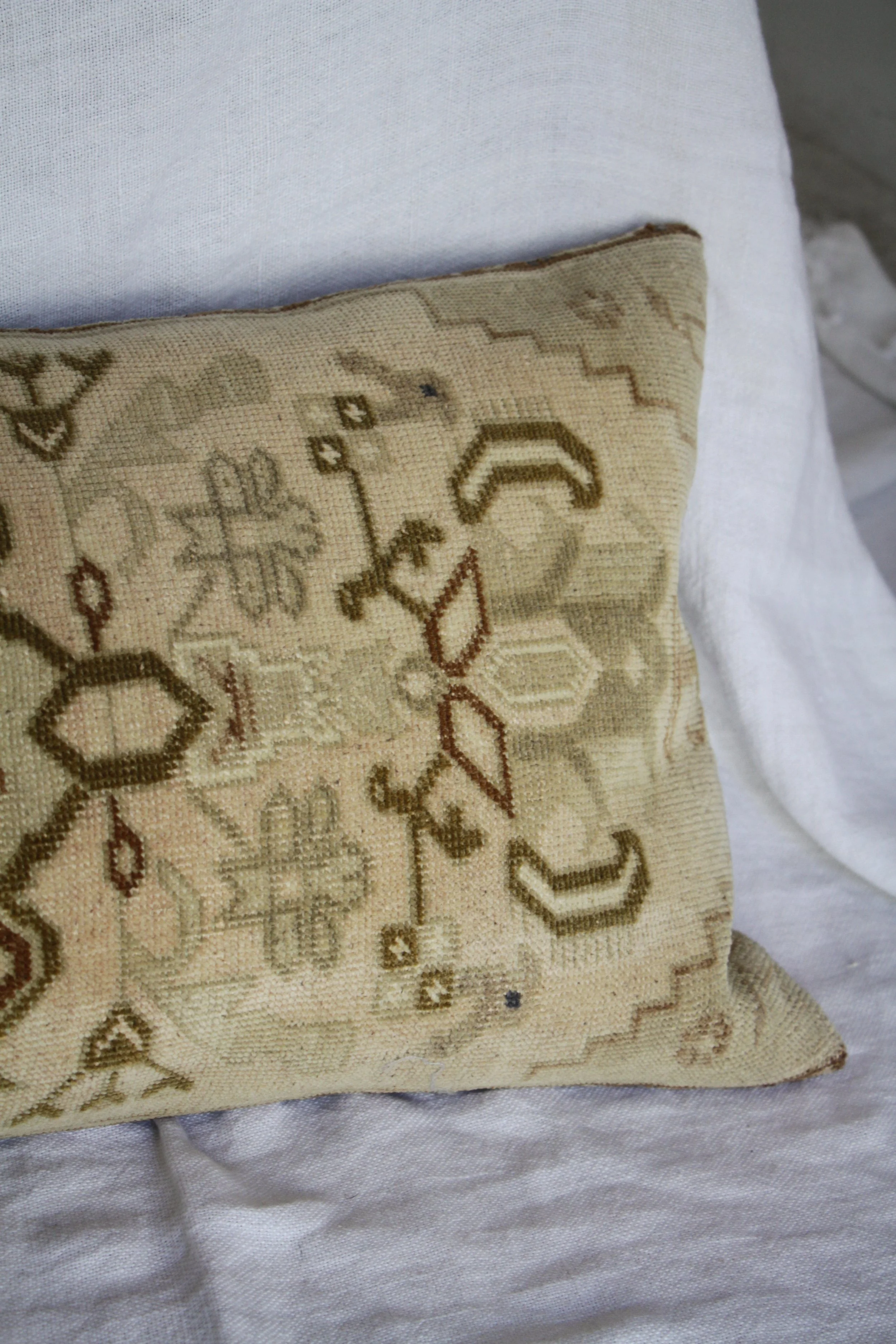 BOHLERTMASSEY_PILLOWS-009.jpg
