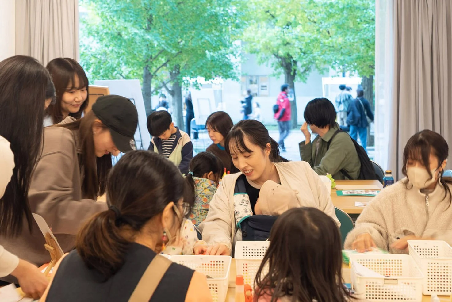 「bon×bon festa AKABANEDAI」において、ワークショップ「はっぱとかみのあそびば」を主催しました。