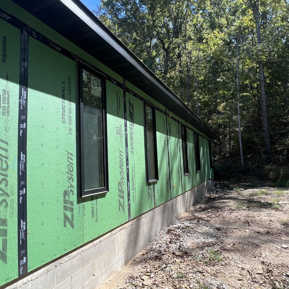 Our exterior crews do some excellent work. We're installing soffit and fascia on this new construction home. Black soffit and fascia have become extremely popular in recent years, and we're really loving how this project is coming along.
-
Wanting to