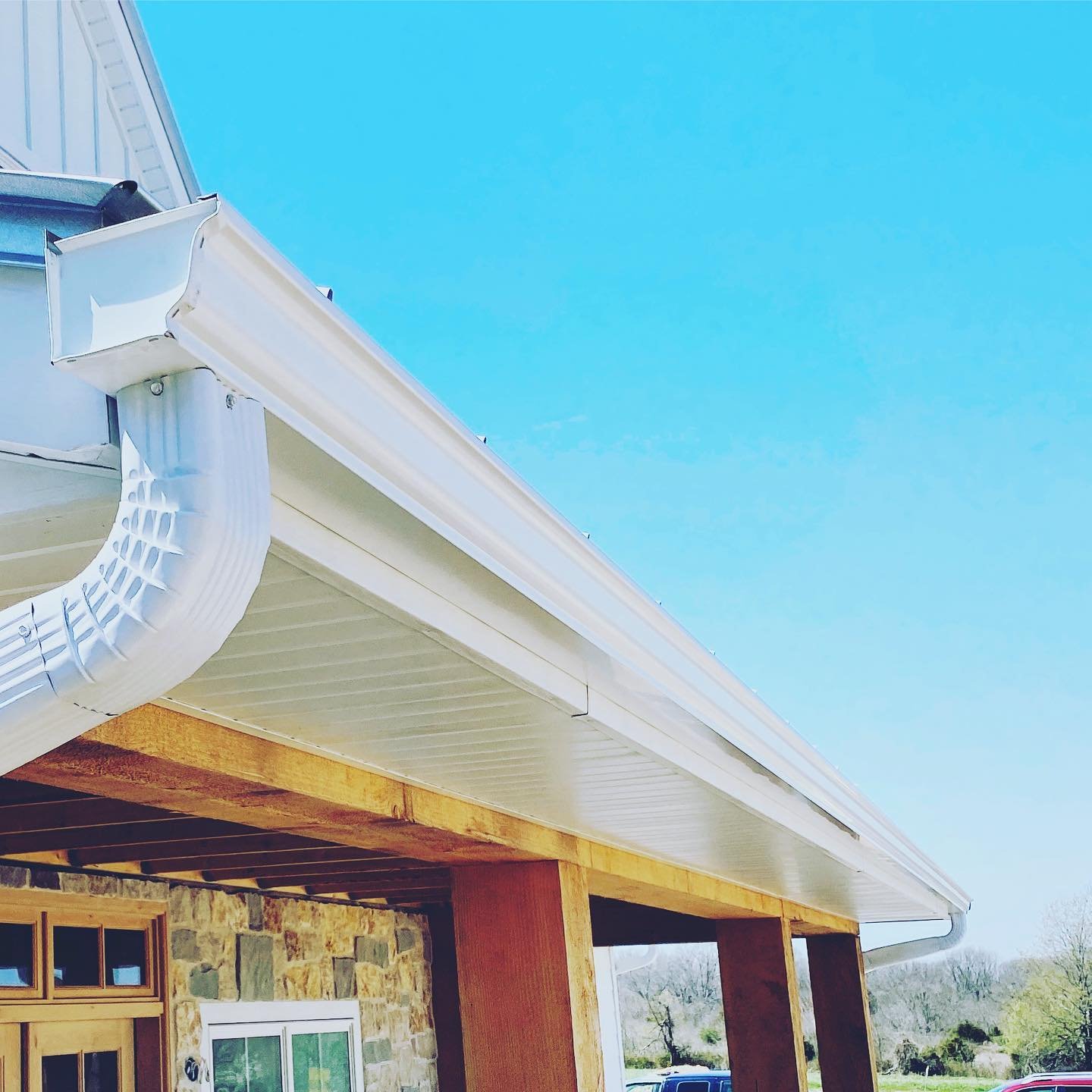 In need of new gutters? Let us help with our gutter solutions! From sleek designs to heavy-duty materials, we've got the perfect fit for your home.
-
Get a free estimate at the link in our bio!
.
.
#Gutters #GutterReplacement #NorthwestArkansas