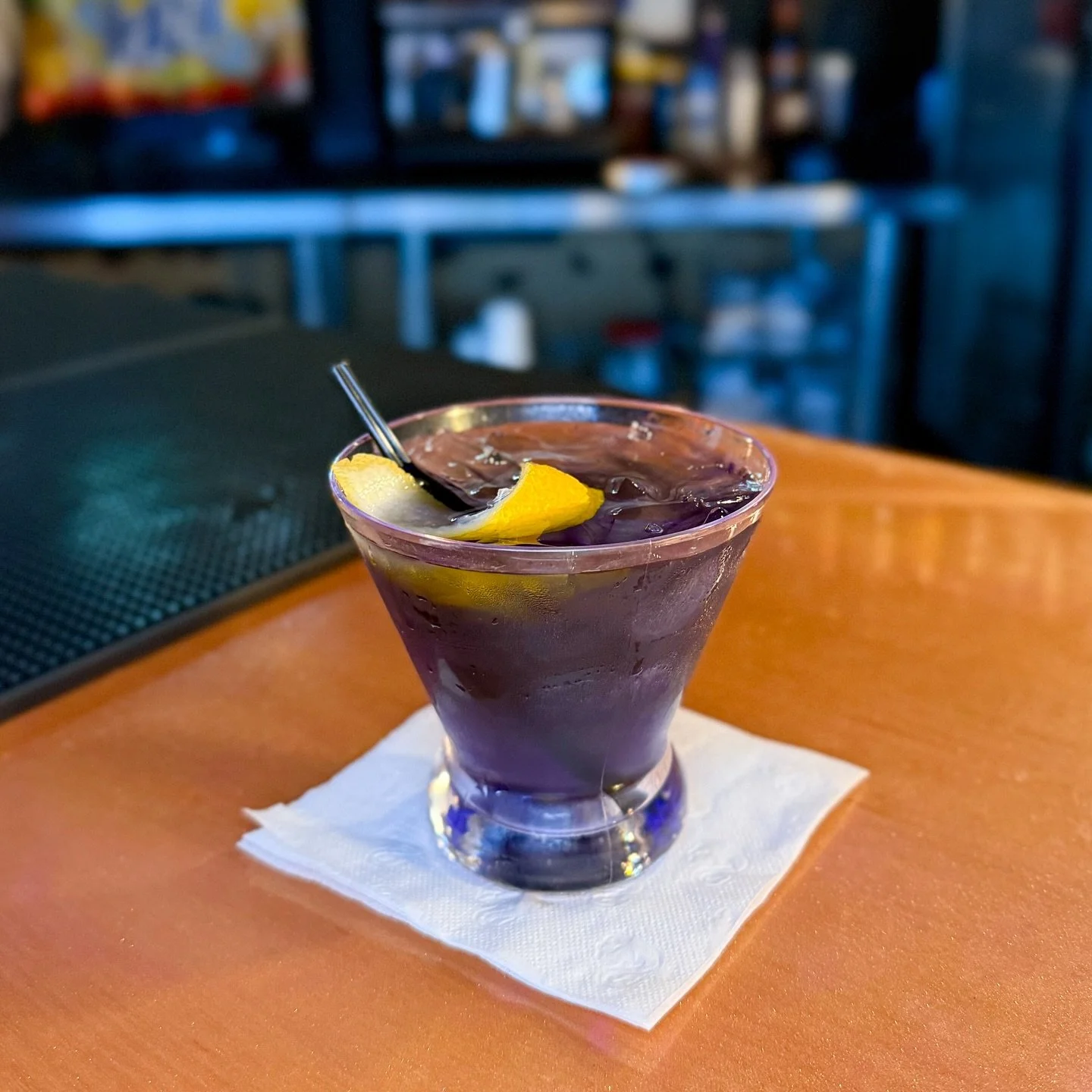 Why choose between a good movie and a great cocktail when you can have both? 🍸🎥 Join us at ROC Cinema for the ultimate pairing!