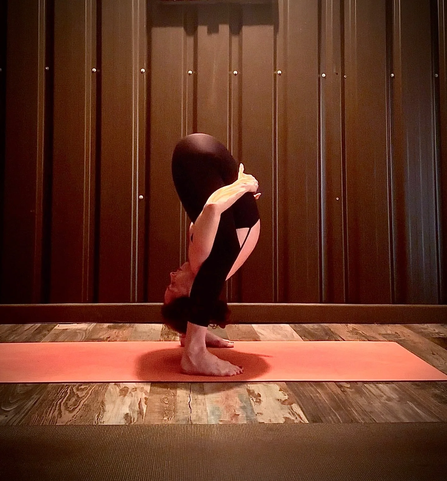 Titibhasana B - YOGA teaching you to trust in the  things you can&rsquo;t see 🙏🏻 I love my class 9am at @akram_yoga  come see me x 

#yoga #ashtanga #yogalove #trust #you