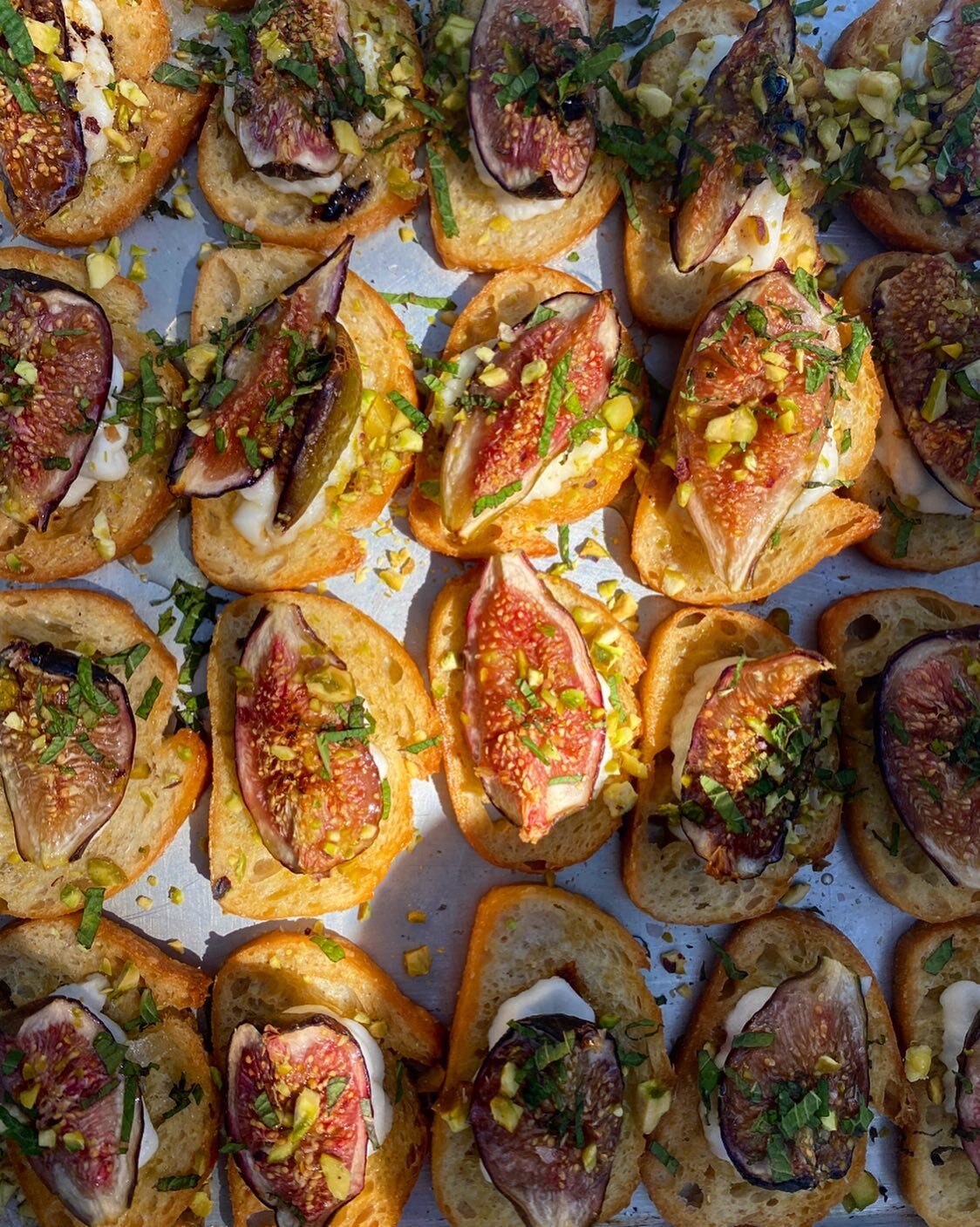 Yummy summertime apps at last weekend&rsquo;s wedding. Roasted figs with @bellwetherfarms sheep ricotta, honey and pistachios @holmanranch with @coastsidecouture #roastedfigs #sheepricotta
