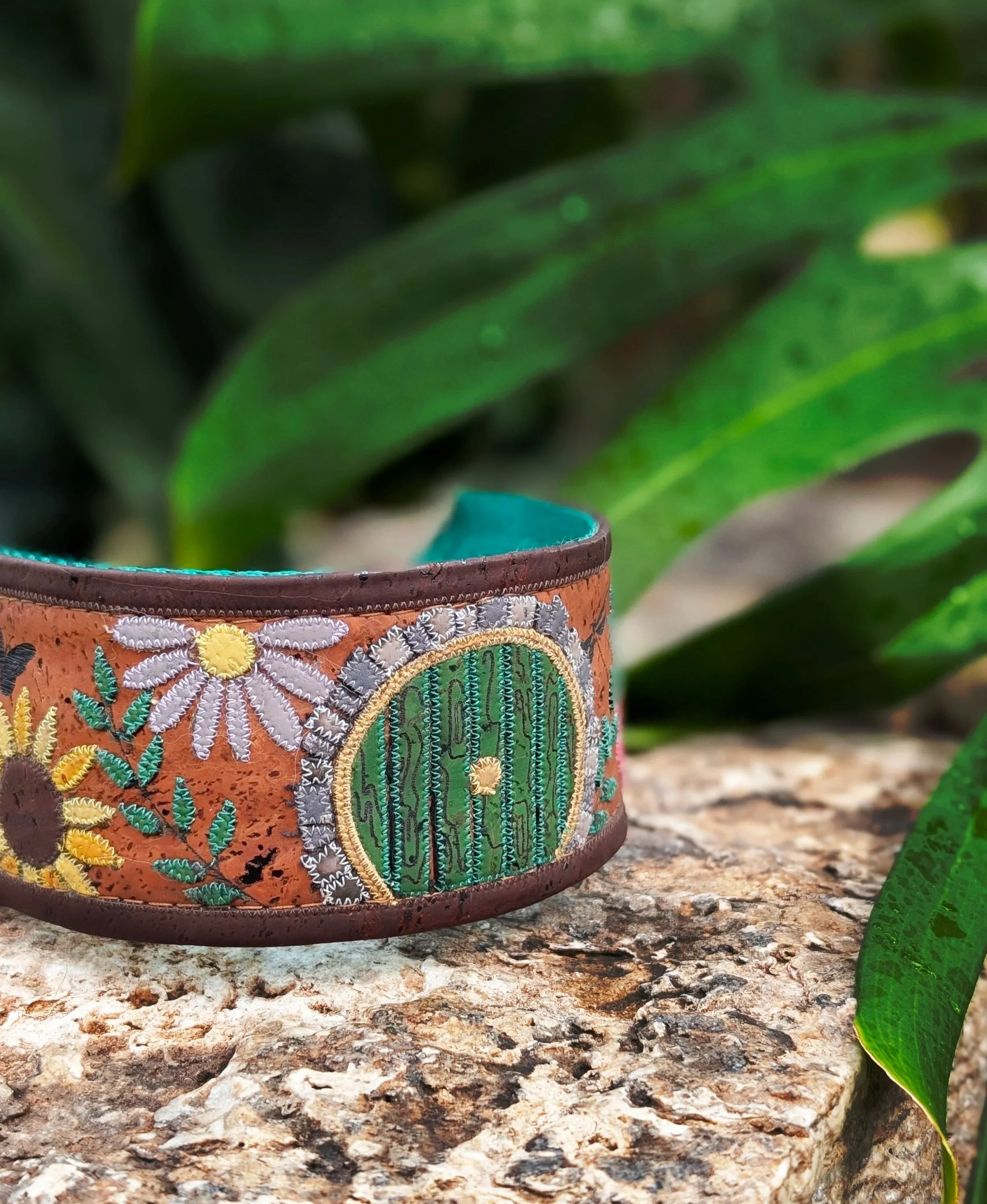 HobbitHoleDogCollar-1.jpg