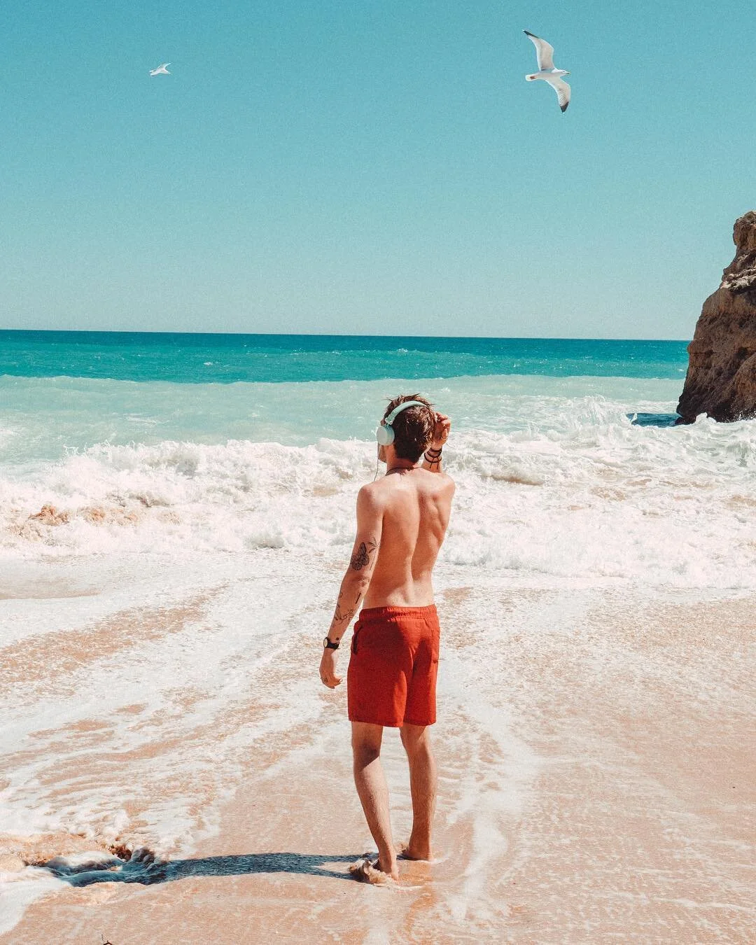 The best thing about working whilst travelling in Portugal is definitely the beach days.
.
.
.
.
.
.
.
.
#discoverearth #earthpeek #theglobewanderer #passionpassport #canon_photos #cpfeatureme #travelawesome #worldunknown #traveldudes #travellerspath