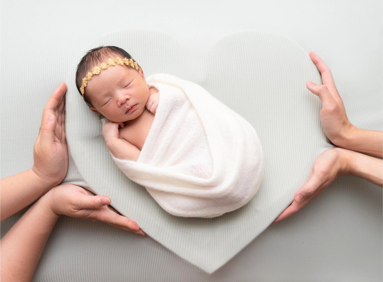 Lyna Tessa Photography outdoor maternity home newborn photographer