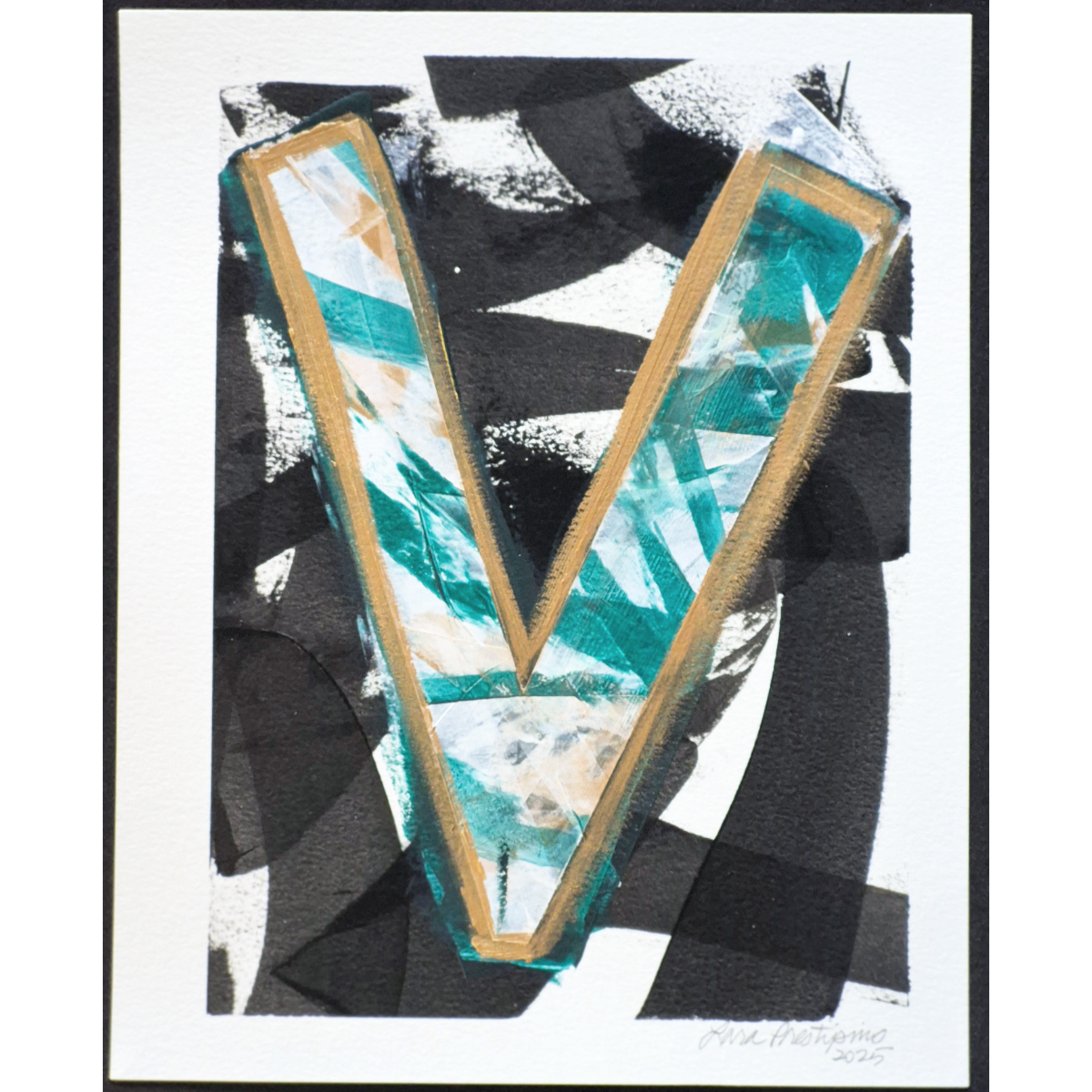 Letter V (BW) - fits 8 x 10