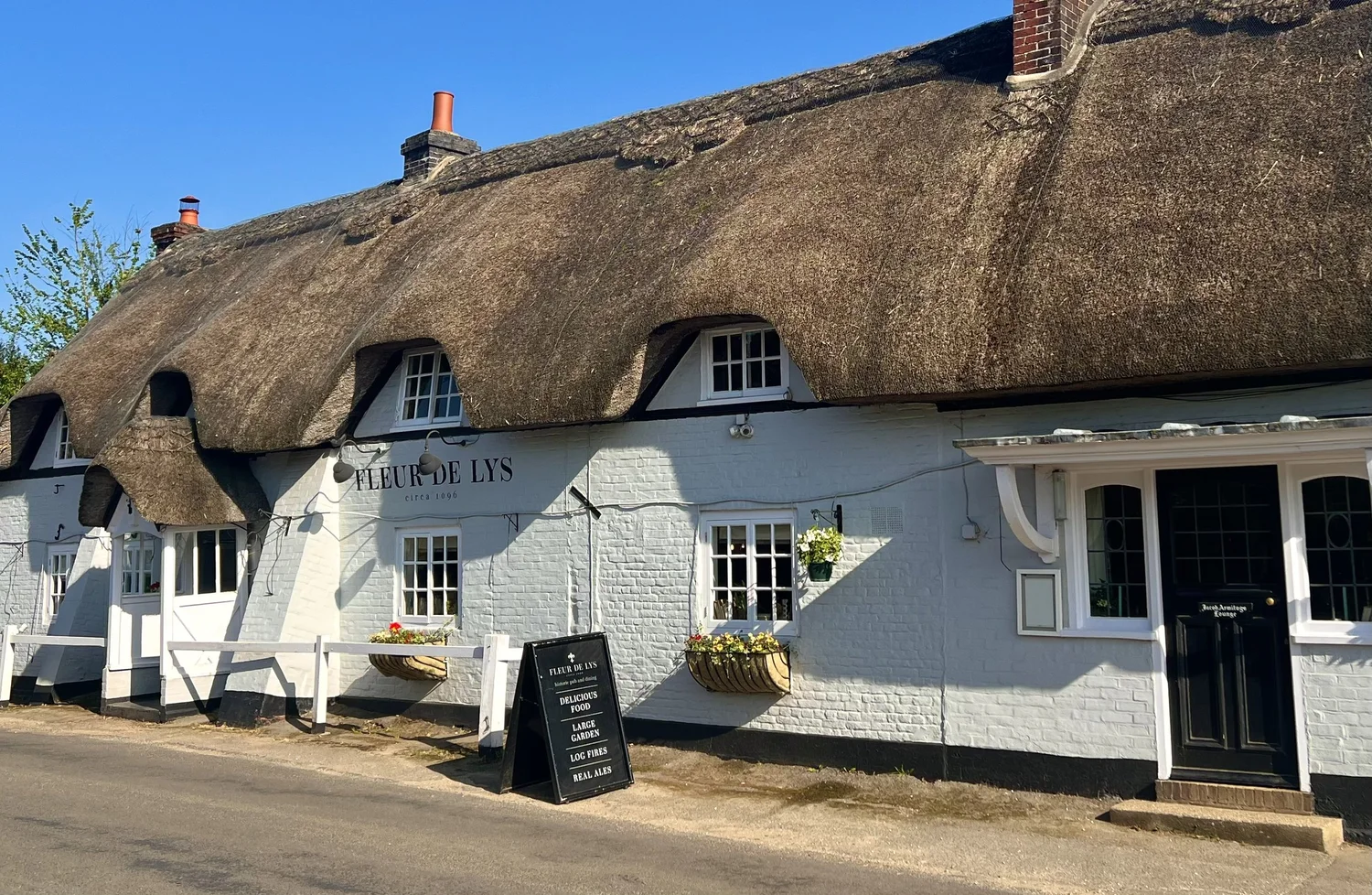 Fleur de Lys Historic Pub & Dining