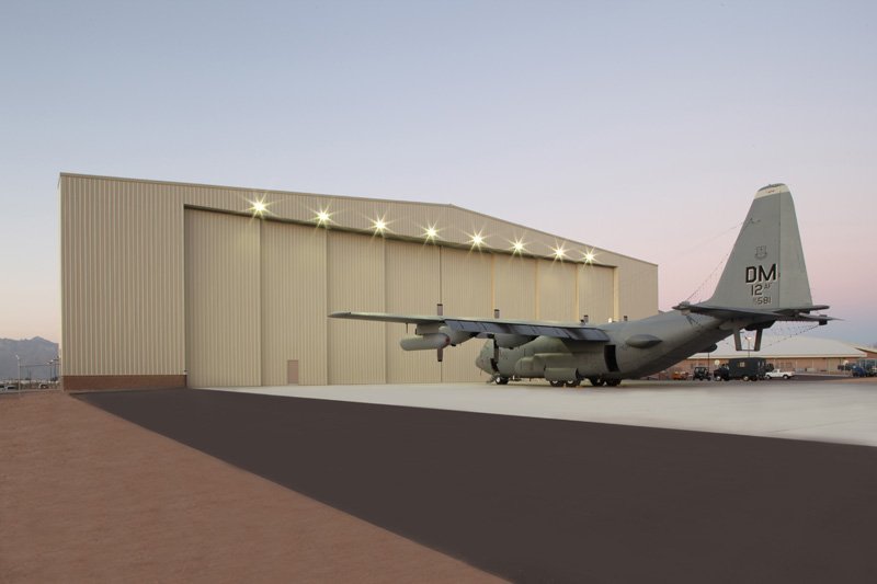 02_c130-hangar.jpg