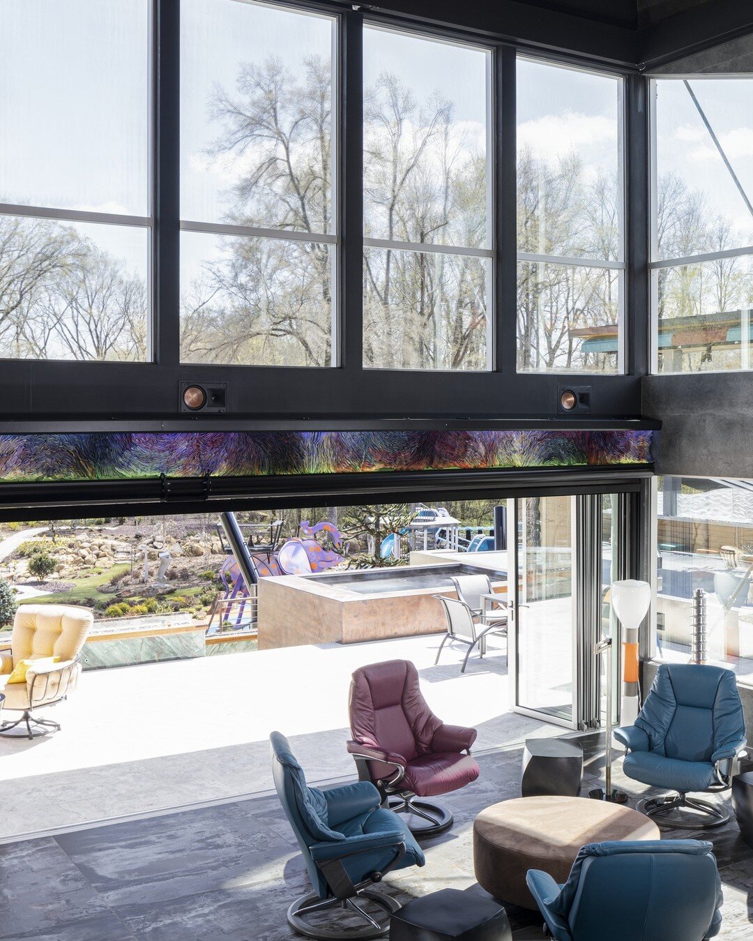 Outside or inside? Why not a little bit of both 🤩 

These custom sliding doors help bring the outdoors in, or the indoors out. You decide!