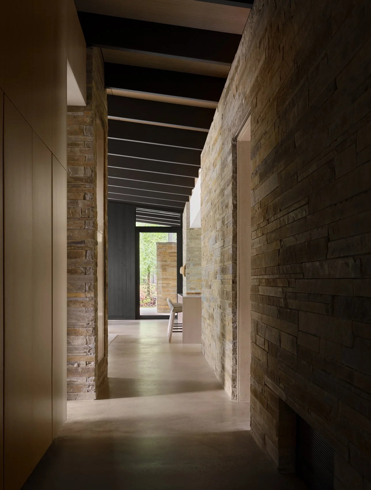 13---Hallway_Dobrient-Ranch0600_Final.jpg