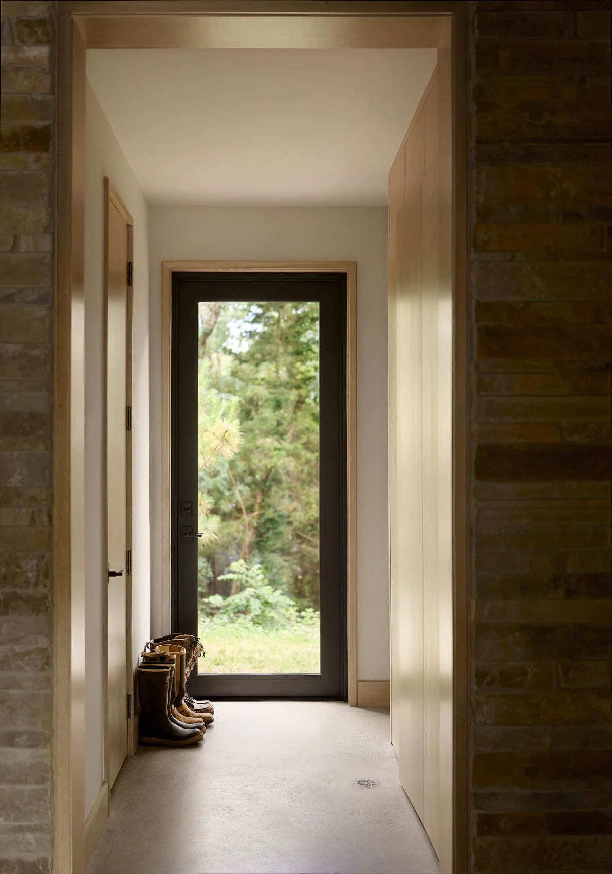 18---Hallway_L1030953.jpg