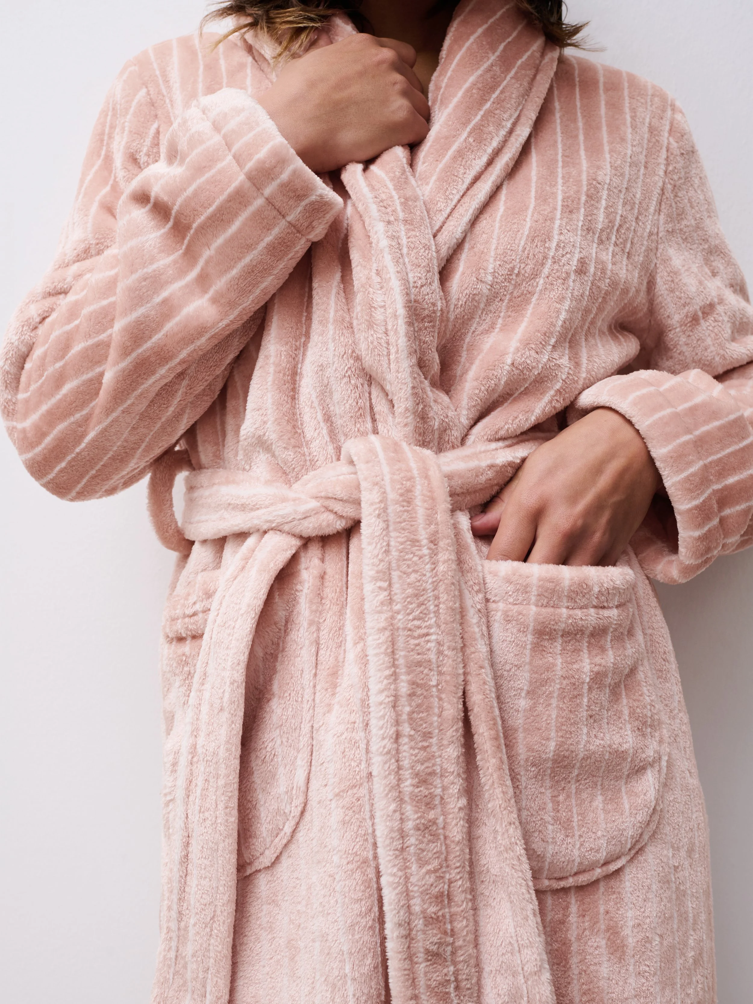 FN1030-C24_38_TEDDY_ECOM_CROP_PRINT_OB_DS.jpg