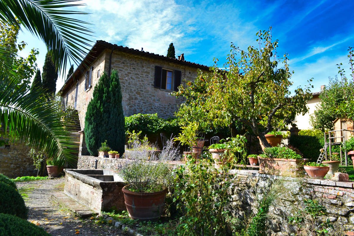 FATTORIA-SANTO-STEFANO-ENTRANCE.jpg